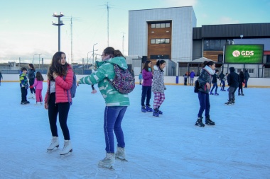 Inauguraron oficialmente la temporada en la pista de patinaje sobre hielo en Ushuaia