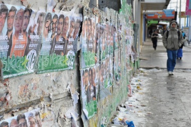 'Campaña sucia': el Municipio ya multó a un partido por la instalación de cartelería electoral