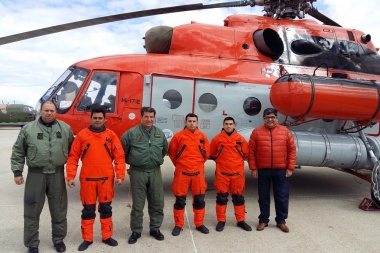 Arcando resaltó la importancia de vincular el continente blanco con helicópteros