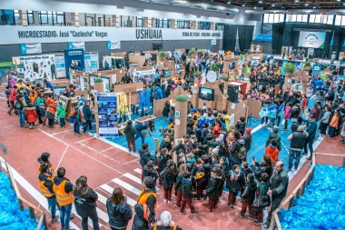 Escuelas, empresas y ONG participan de la 'Expo Ambiental 2019' en Ushuaia