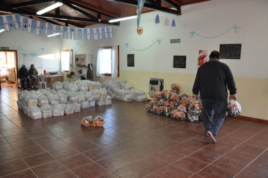 Por la crisis, el Municipio entrega más de 4 mil módulos alimentarios en Río Grande