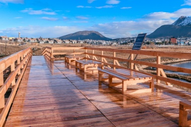 Avanza la construcción de miradores para el avistaje de aves en la bahía Encerrada