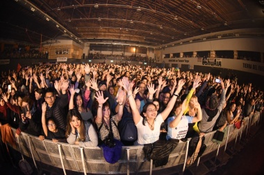 Más de 5 mil personas acompañaron los shows de Kapanga y Vicentico en Ushuaia
