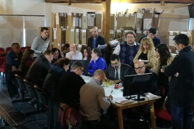 Las Juntas Electorales iniciaron hoy el escrutinio definitivo de las últimas elecciones