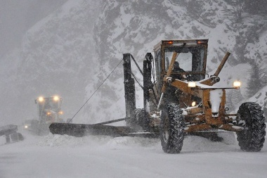Por la nieve sobre la Ruta 3, piden transitar con mucha precaución