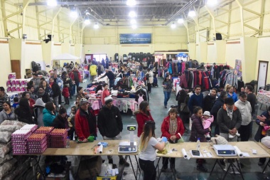 Mas de 4 mil vecinos aprovecharon ofertas de la 'Feria Popular' en Ushuaia