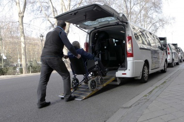 Proponen implementar un sistema de "taxi accesible" para personas con discapacidad