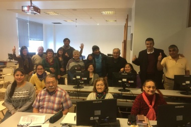 Adultos mayores de PAMI inician curso de informática en la UNTDF de Ushuaia