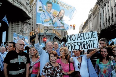 Votantes de Macri se convocaron este sábado a distintas plazas del país para apoyar al gobierno