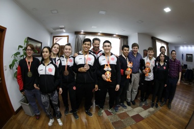 Melella recibió a jóvenes que participaron del 'Campeonato Nacional de Levantamiento Olímpico'