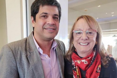Álvarez participó de la inauguración de la sede de sindicato petrolero en Santa Cruz