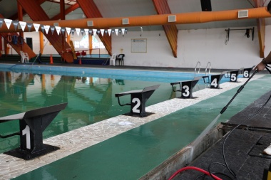 Continúan las tareas de mantenimiento y reparación en el natatorio 'Eva Perón'