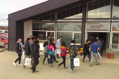 Comenzó la 'Feria de Carreras' organizada por la UNTDF en la sede de Ushuaia