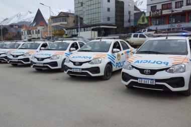 Gobierno presentó 80 nuevos móviles para la Policía provincial