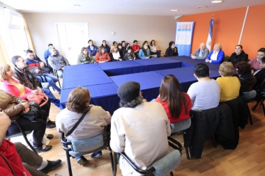 Bertone recibió a beneficiarios del programa 'Llegó el Gas' de distintos barrios de Río Grande