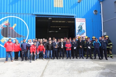 Bertone participó de nuevo aniversario del destacamento de Bomberos Voluntarios N° 2
