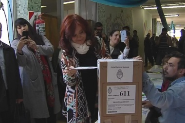 Cristina Fernández votó en Río Gallegos: "Es un día tan importante para la democracia"