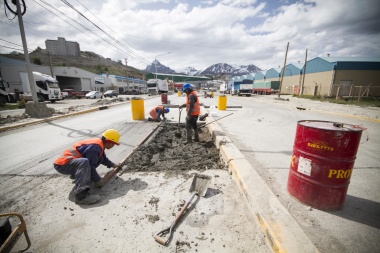 Por fisuras en el hormigón realizan trabajos en la avenida Perito Moreno de Ushuaia