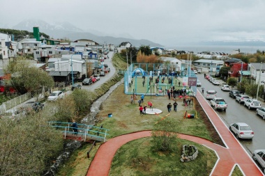 El intendente Vuoto inauguró un nuevo playón deportivo en el barrio Perón