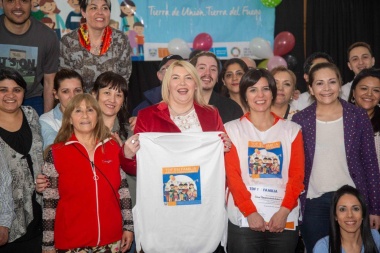 La gobernadora Bertone participó de la última edición del programa "TDF en Familia" en 2019