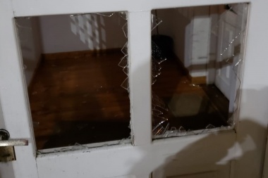 La Municipalidad repudió los daños provocados por un turista en la antigua Casa Pena