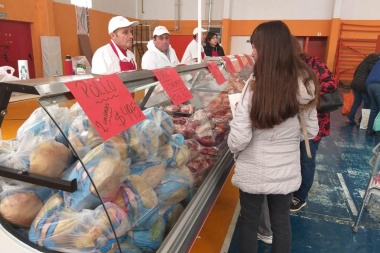 Buena convocatoria y ventas durante la "La Feria en tu Barrio" realizada en Chacra II