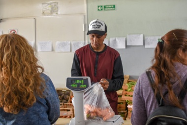 Se vendieron más de 20 mil kilos de frutas y verduras en la 'Feria Popular' en Ushuaia