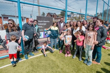Vuoto encabezó la inauguración de un playón deportivo en el barrio 'Cañadón del Parque'