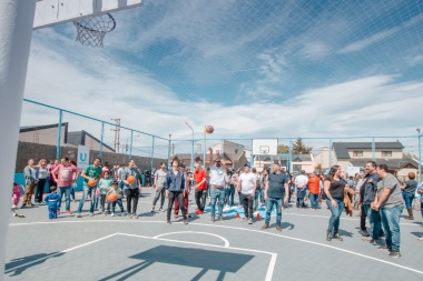 La Municipalidad inauguró el playón de básquet del barrio San Salvador en Ushuaia