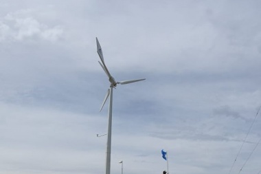La UNTDF instaló una tercera turbina eólica en el paso fronterizo Radman