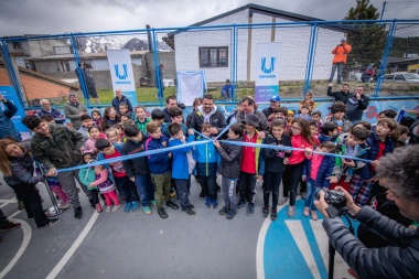 El intendente Vuoto inauguró un nuevo playón deportivo en el barrio Calafate