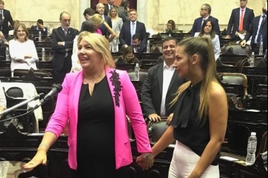 Bertone juró como diputada: "Voy a acompañar a Alberto y ayudar a Melella", aseguró