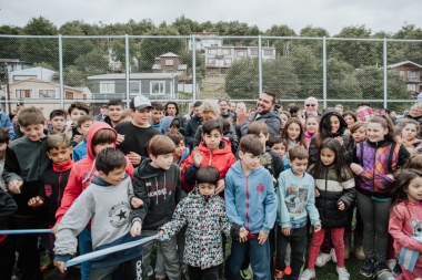 Vuoto inauguró las renovaciones del playón deportivo del barrio 'Mirador del Beagle'