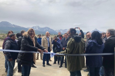 Bertone inauguró la planta de tratamiento de líquidos cloacales "Bahía Golondrina"