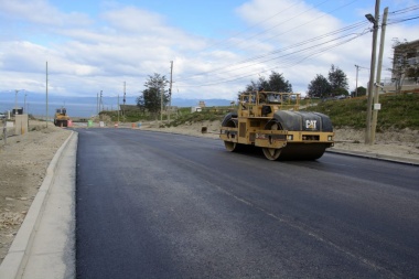 En Ushuaia comenzó la pavimentación de la calle principal del barrio de Andorra