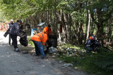 Personal municipal realizó trabajos de limpieza en la zona del santuario y el Monte Olivia