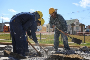 Personal municipal retoma obras de bacheo en distintos sectores de Río Grande