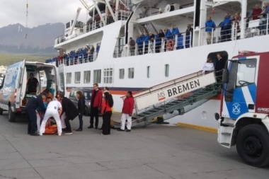 En Ushuaia, personal de Prefectura coordinó la evacuación de un pasajero de un crucero