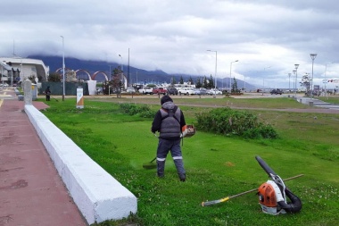 En Ushuaia, avanzan los trabajos de limpieza y puesta en valor de espacios públicos