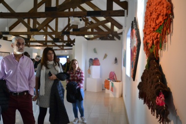 En Río Grande se inauguró la muestra "Colectiva, el trabajo de la Mujer en el Arte"