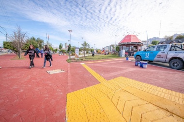 En Ushuaia, la Municipalidad avanza con la construcción de veredas en avenida Maipú