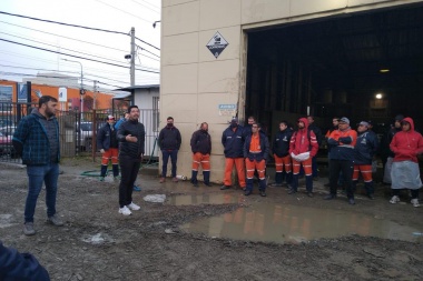 En Ushuaia, la Municipalidad capacitó a los trabajadores que recolectan los residuos