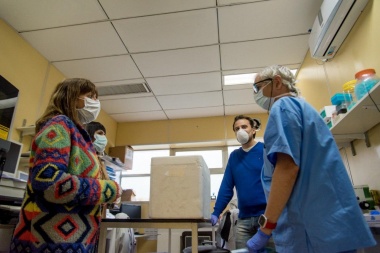 Ushuaia entregó otros mil kits para muestras de Covid-19 al Hospital Regional