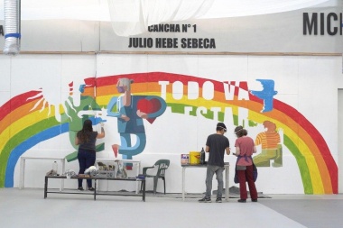 "Todo va a estar bien", el mural de artistas locales que se realiza en el polo sanitario