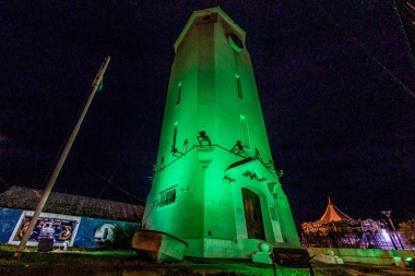 En Río Grande, la Torre de Agua se iluminó de verde por el 'Día Nacional de la Donación de Órganos'