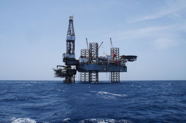 Prohibieron la actividad de una plataforma petrolera ilegal próxima a las islas Malvinas