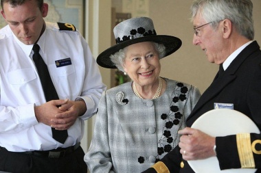 Provocación inglesa: Puerto Argentino fue elegida unilateralmente como 'ciudad' por la Reina Isabel