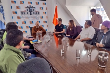 Vecinos de la ruta provincial J se quejaron porque no pueden ingresar materiales para mejorar sus viviendas