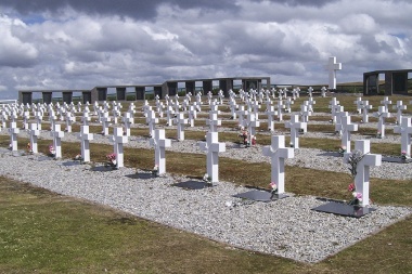 Recrearán el cementerio de Darwin de las Islas Malvinas en Mar del Plata