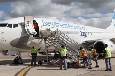 El primer vuelo regular de Aerolíneas Argentinas Cargo arribará este miércoles a Río Grande